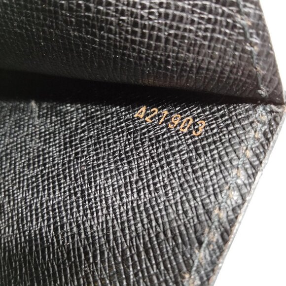 Louis Vuitton - Picture 8 of 9
